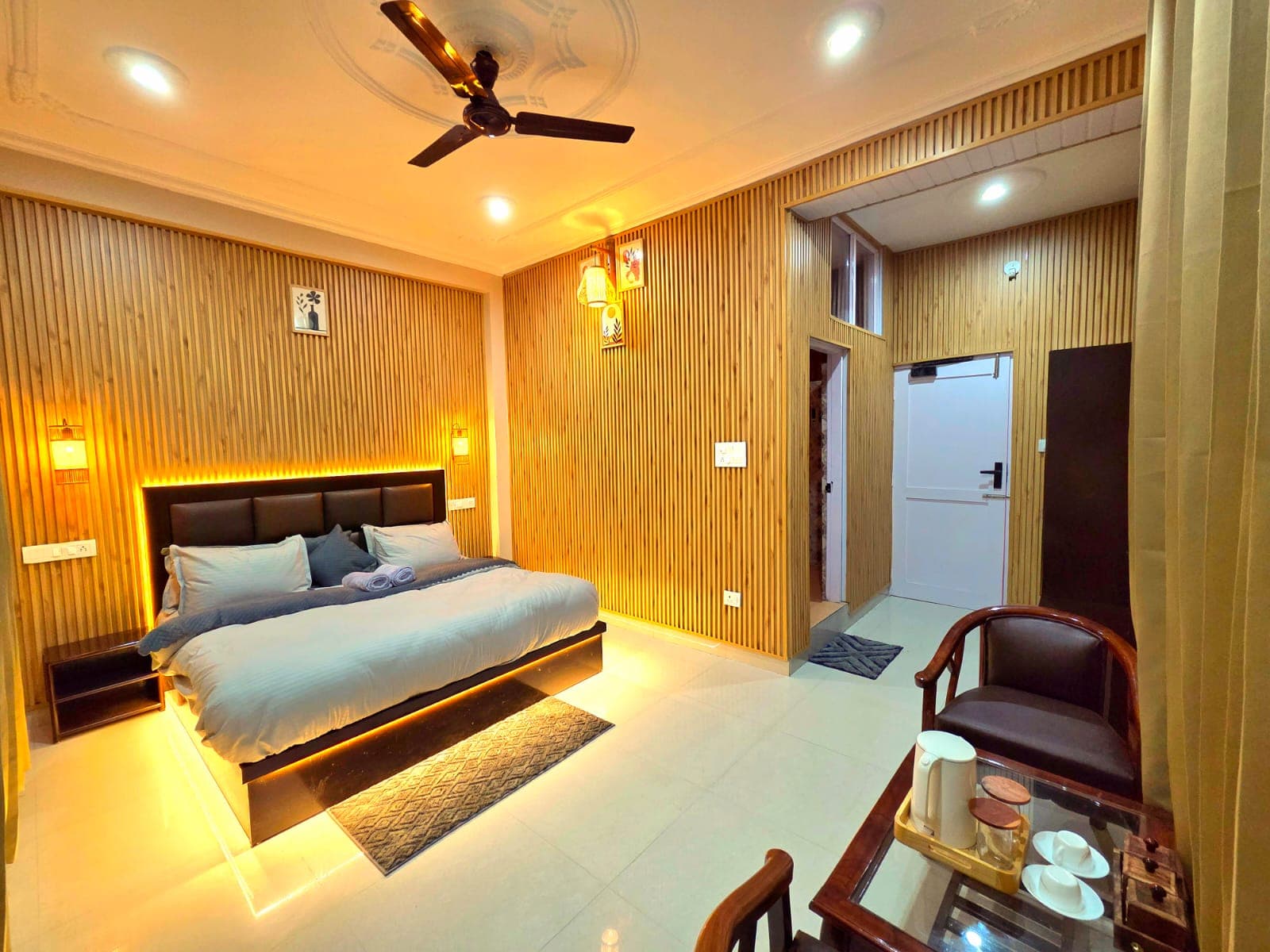 Guest room at Prafull Hotel, Bir